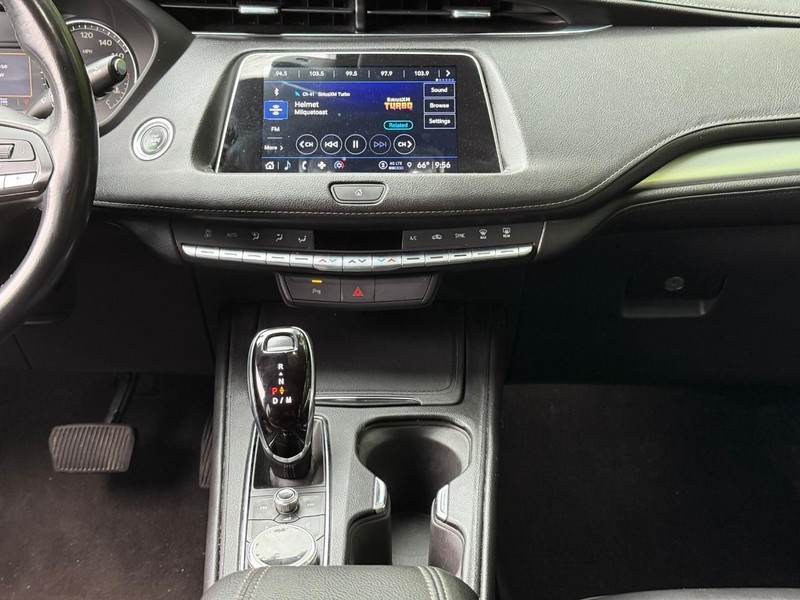 Cadillac XT4 Vehicle Full-screen Gallery Image 15