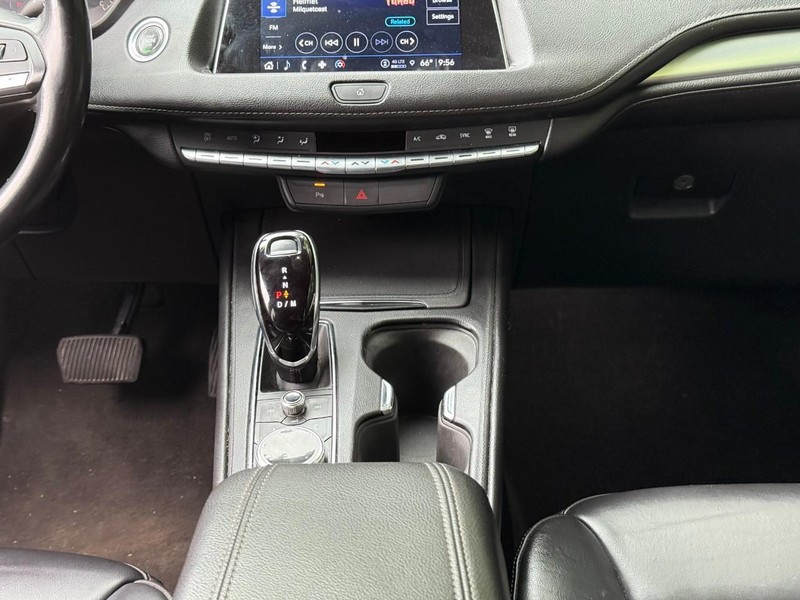 Cadillac XT4 Vehicle Full-screen Gallery Image 16