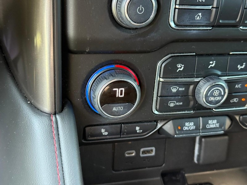 Chevrolet Tahoe Vehicle Full-screen Gallery Image 21