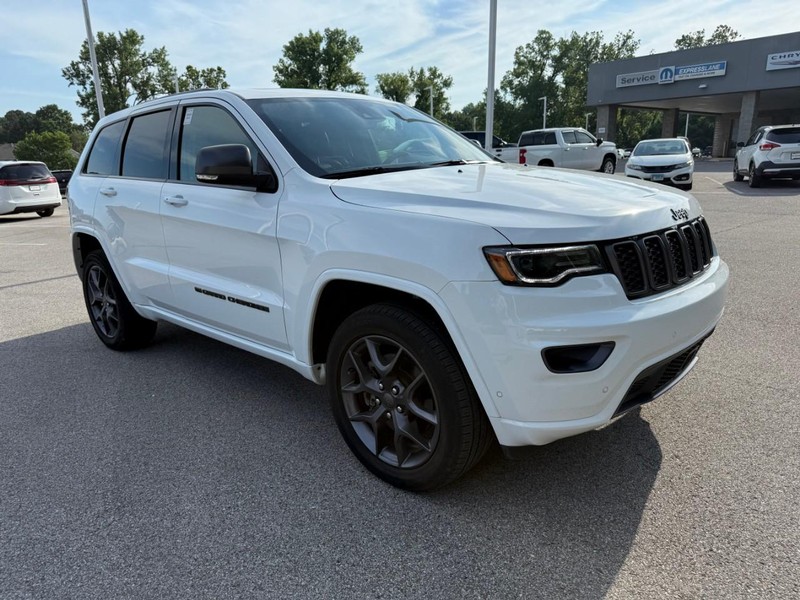 Jeep Grand Cherokee Vehicle Full-screen Gallery Image 8