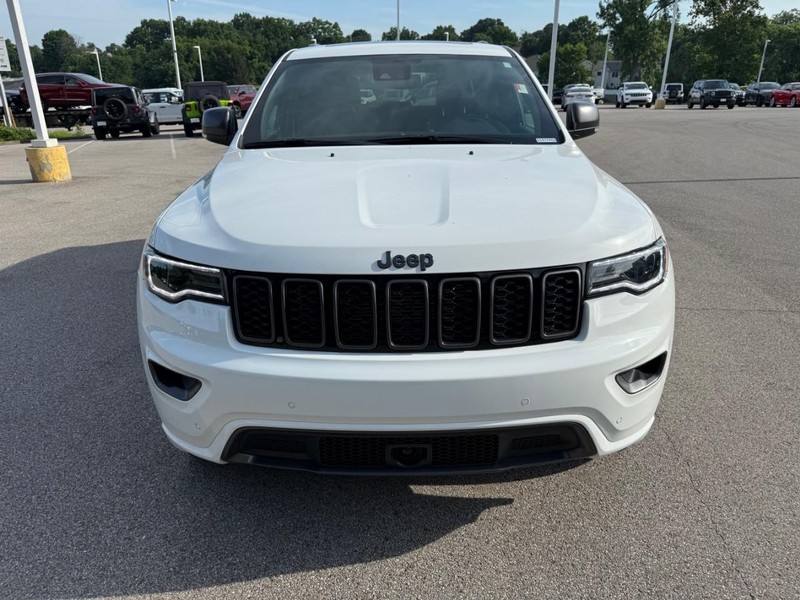 Jeep Grand Cherokee Vehicle Full-screen Gallery Image 9