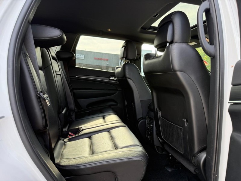 Jeep Grand Cherokee Vehicle Full-screen Gallery Image 10