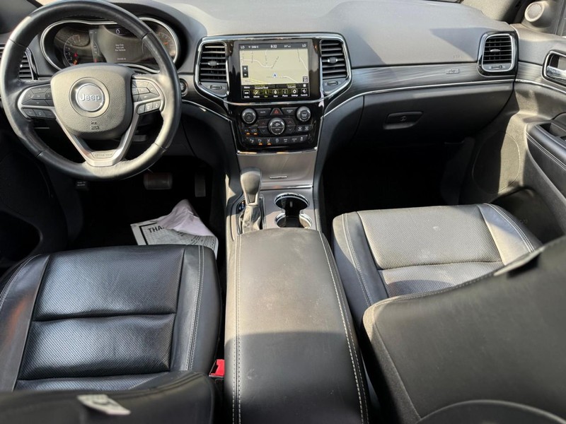 Jeep Grand Cherokee Vehicle Full-screen Gallery Image 11
