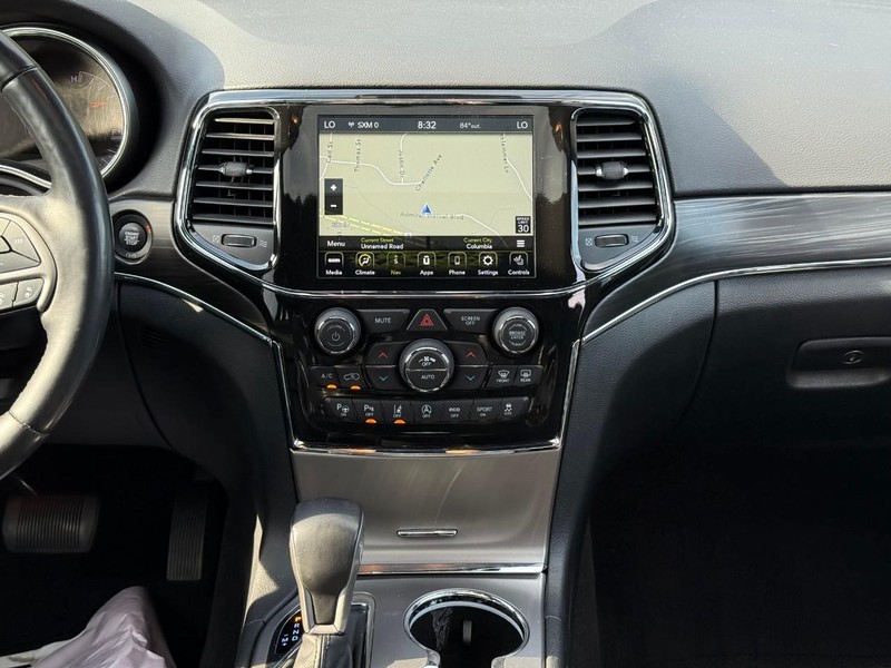 Jeep Grand Cherokee Vehicle Full-screen Gallery Image 13