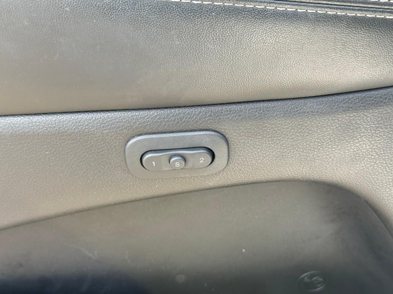 Jeep Grand Cherokee Vehicle Full-screen Gallery Image 16
