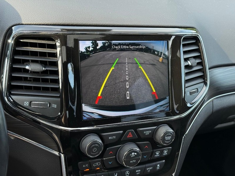 Jeep Grand Cherokee Vehicle Full-screen Gallery Image 23