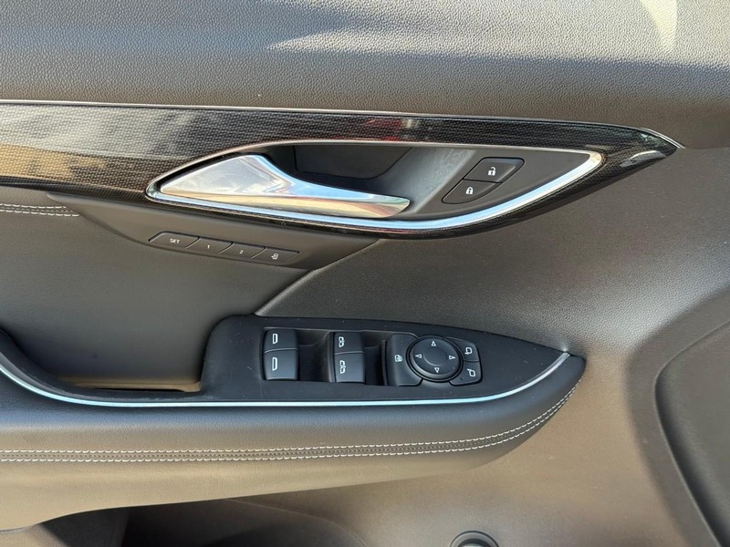 Buick Envision Vehicle Full-screen Gallery Image 16