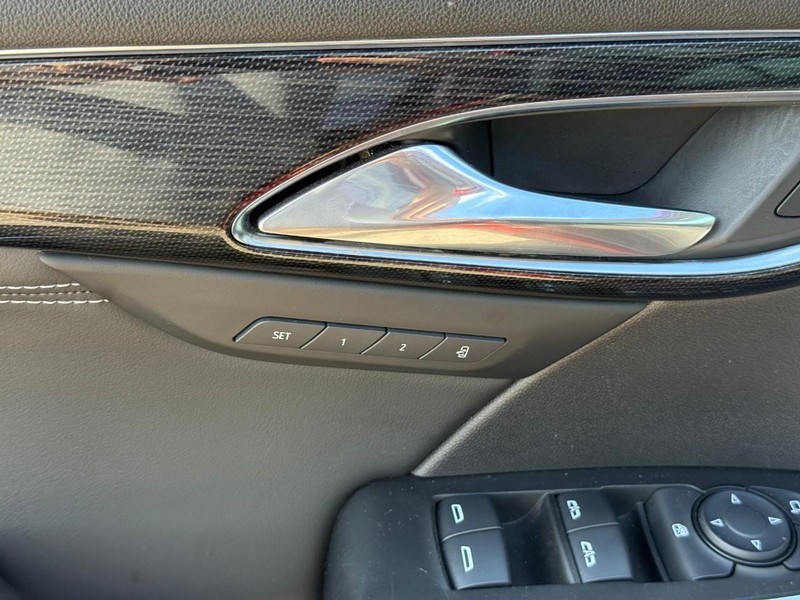 Buick Envision Vehicle Full-screen Gallery Image 17