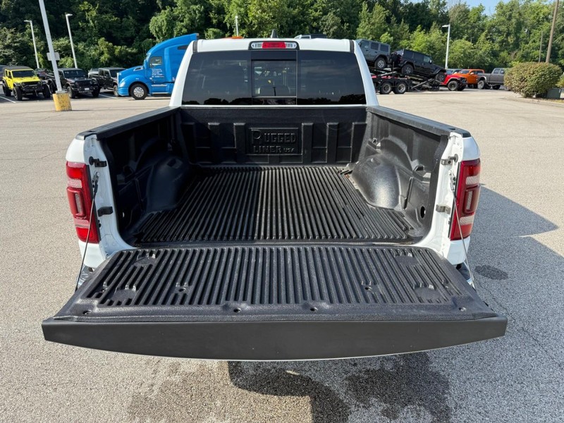 Ram 1500 Vehicle Full-screen Gallery Image 4