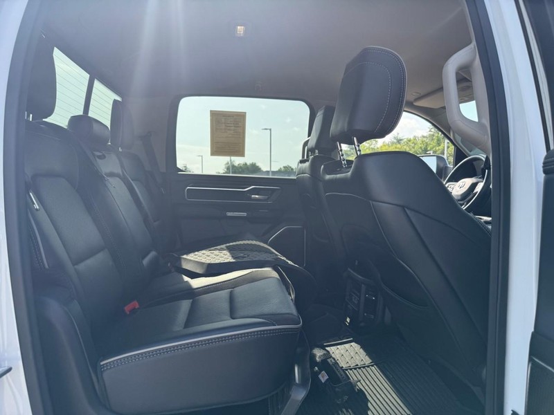 Ram 1500 Vehicle Full-screen Gallery Image 10