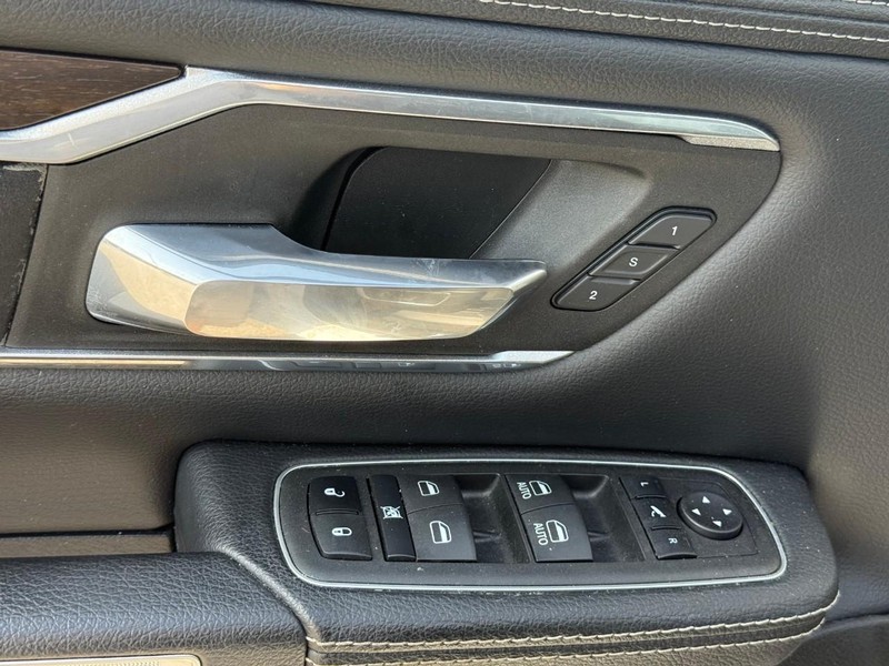 Ram 1500 Vehicle Full-screen Gallery Image 16