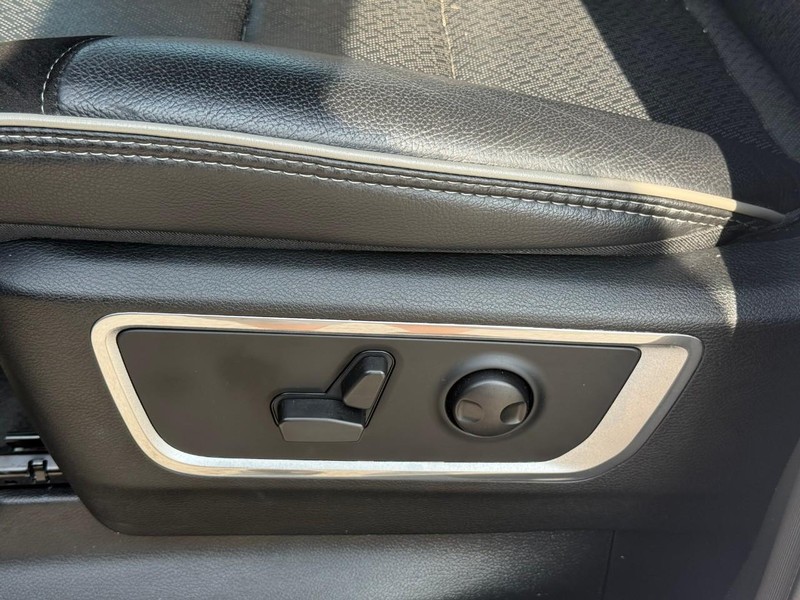 Ram 1500 Vehicle Full-screen Gallery Image 18