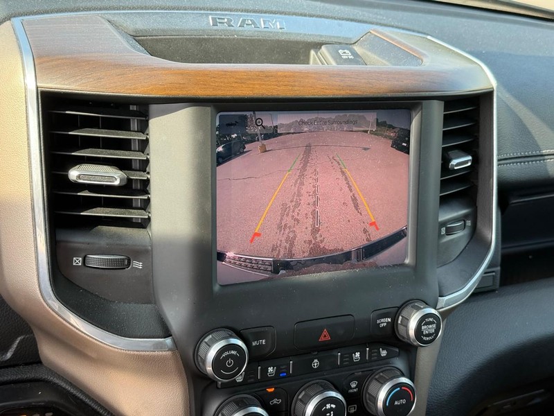 Ram 1500 Vehicle Full-screen Gallery Image 24