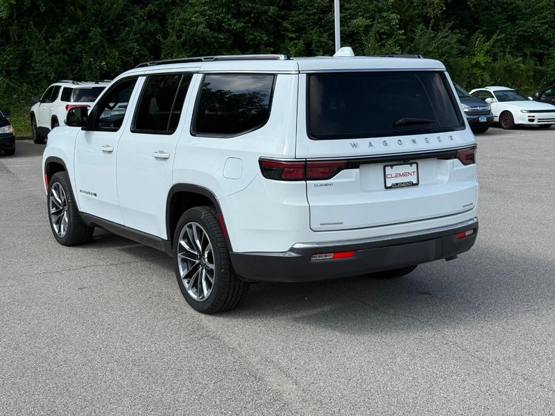 Jeep Wagoneer Vehicle Full-screen Gallery Image 3