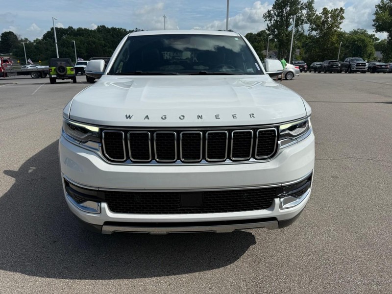 Jeep Wagoneer Vehicle Full-screen Gallery Image 8