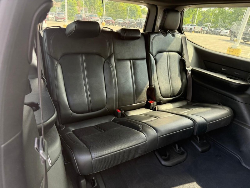 Jeep Wagoneer Vehicle Full-screen Gallery Image 11