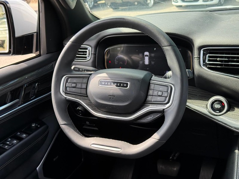 Jeep Wagoneer Vehicle Full-screen Gallery Image 13