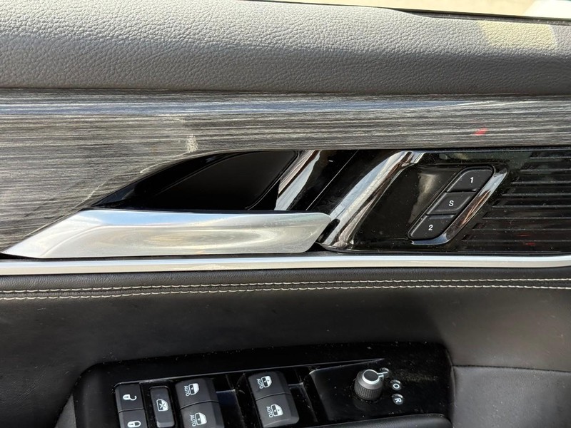 Jeep Wagoneer Vehicle Full-screen Gallery Image 17
