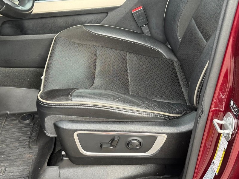 Ram 1500 Vehicle Full-screen Gallery Image 16