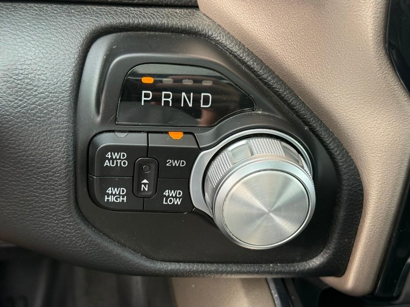 Ram 1500 Vehicle Full-screen Gallery Image 21