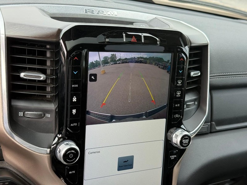 Ram 1500 Vehicle Full-screen Gallery Image 22