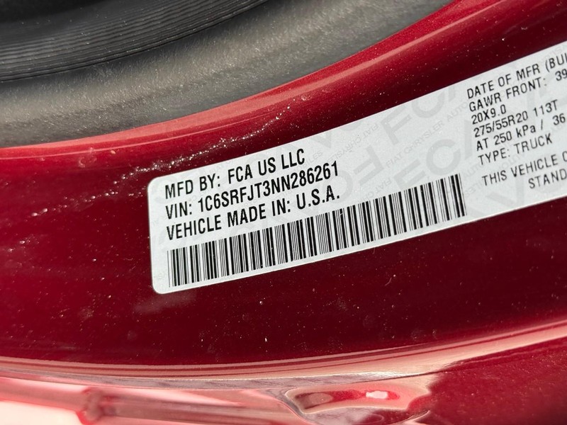 Ram 1500 Vehicle Full-screen Gallery Image 23