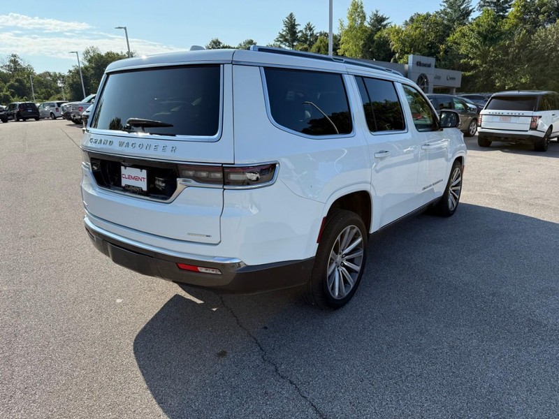 Jeep Grand Wagoneer Vehicle Full-screen Gallery Image 7