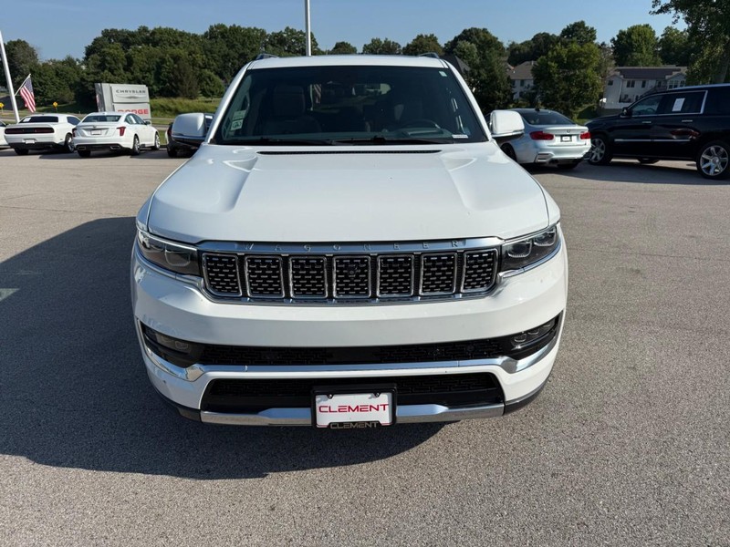 Jeep Grand Wagoneer Vehicle Full-screen Gallery Image 9