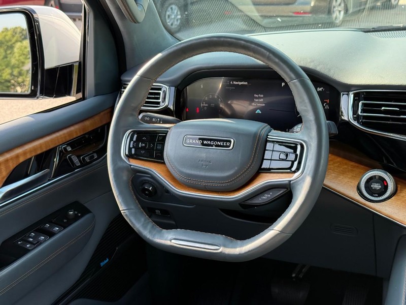Jeep Grand Wagoneer Vehicle Full-screen Gallery Image 13