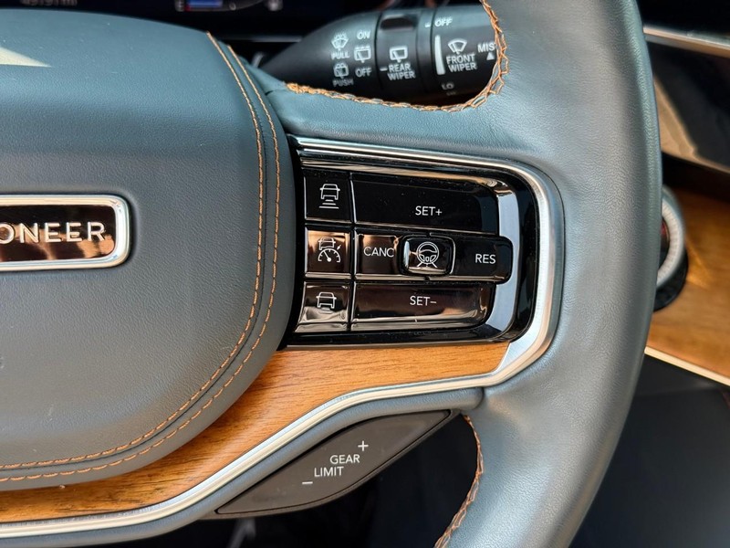 Jeep Grand Wagoneer Vehicle Full-screen Gallery Image 22
