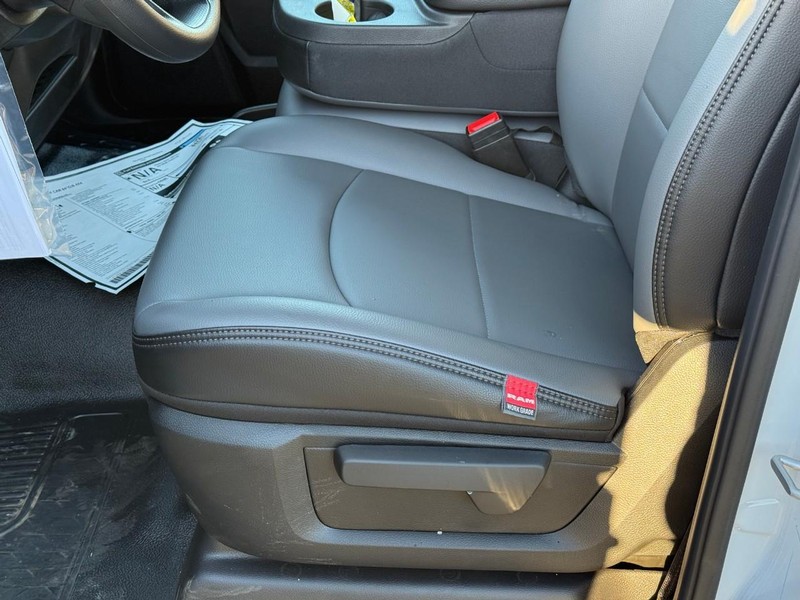 Ram 5500 Chassis Cab Vehicle Image 14