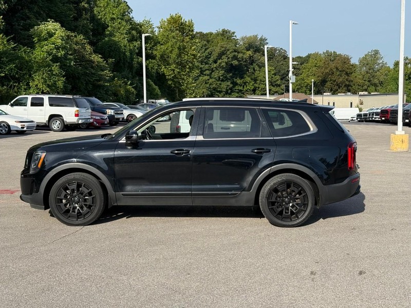 Kia Telluride Vehicle Full-screen Gallery Image 2