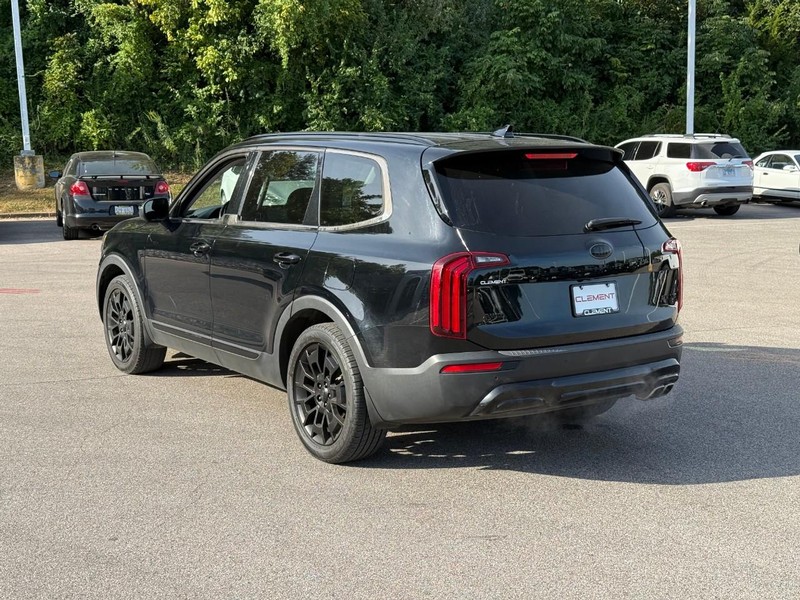 Kia Telluride Vehicle Full-screen Gallery Image 3