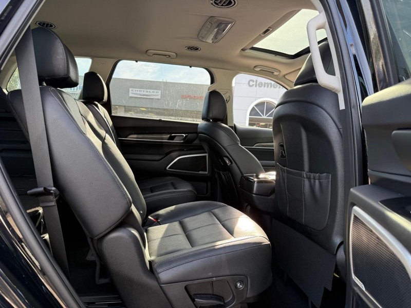 Kia Telluride Vehicle Full-screen Gallery Image 11