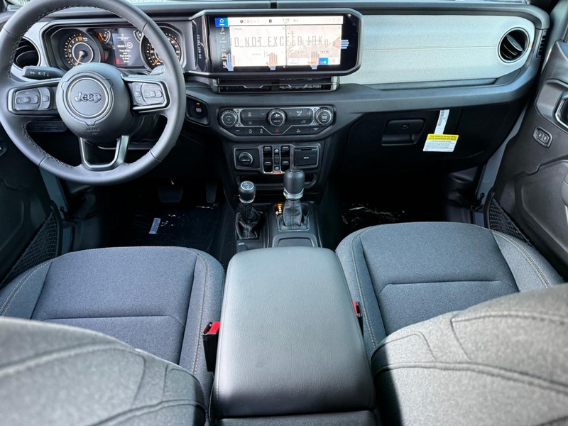 Jeep Gladiator Vehicle Full-screen Gallery Image 6