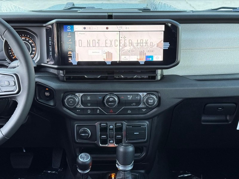 Jeep Gladiator Vehicle Full-screen Gallery Image 8