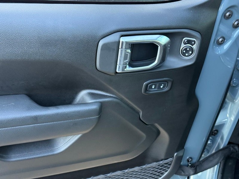 Jeep Gladiator Vehicle Full-screen Gallery Image 10