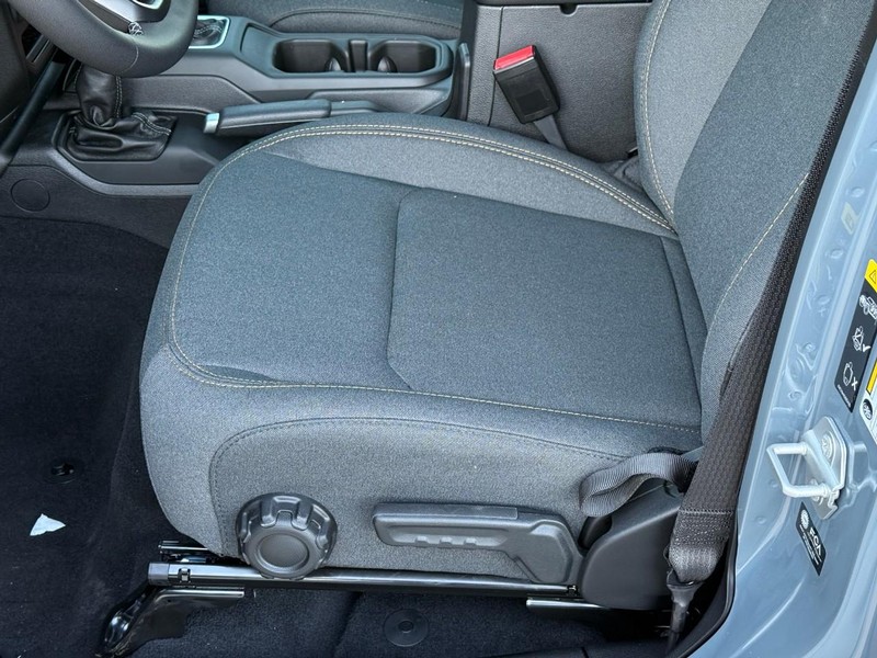 Jeep Gladiator Vehicle Full-screen Gallery Image 11