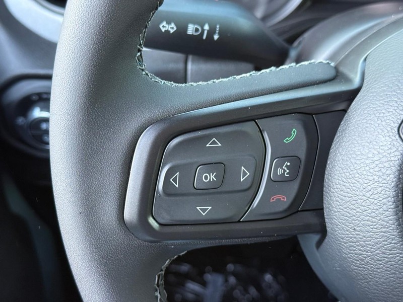 Jeep Gladiator Vehicle Full-screen Gallery Image 12