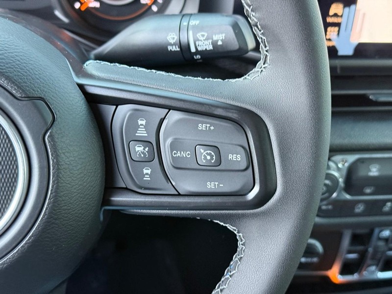 Jeep Gladiator Vehicle Full-screen Gallery Image 13