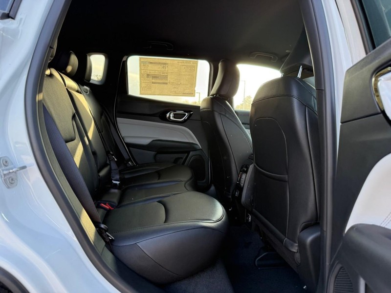 Jeep Compass Vehicle Image 08