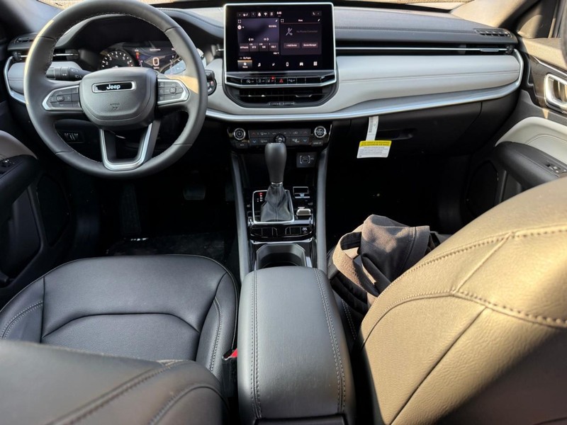 Jeep Compass Vehicle Image 09