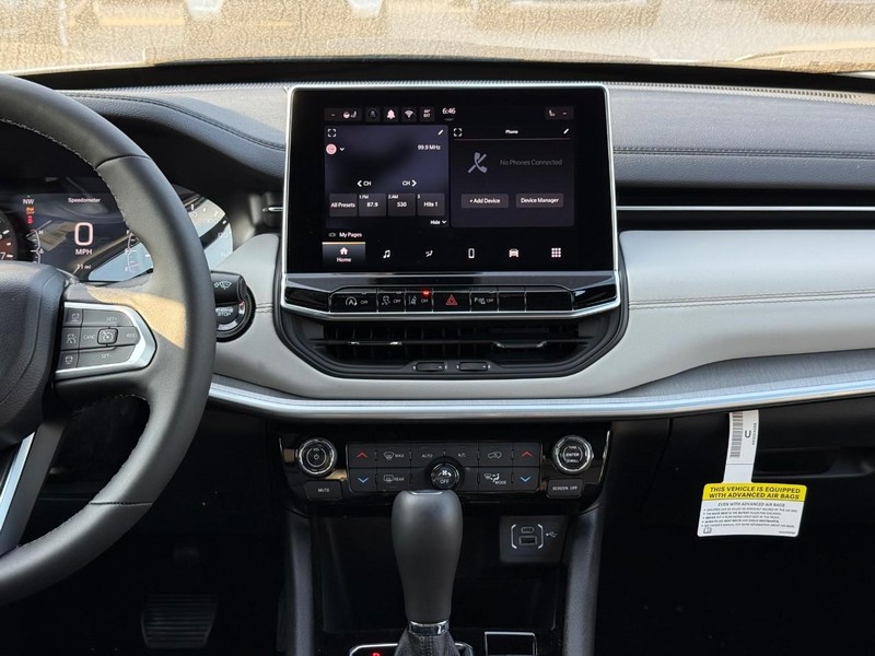 Jeep Compass Vehicle Image 12