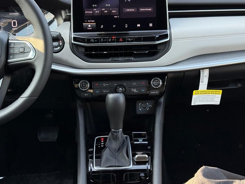 Jeep Compass Vehicle Image 13