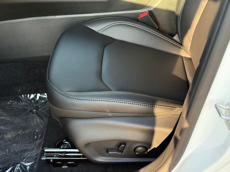 Jeep Compass Vehicle Image 16