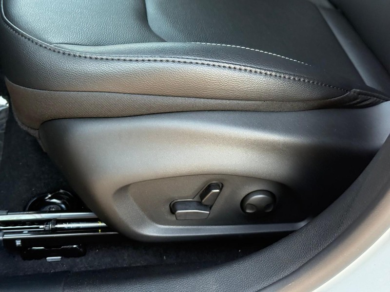 Jeep Compass Vehicle Image 17