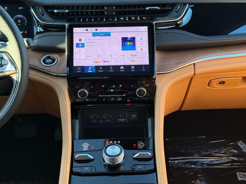 Jeep Grand Cherokee Vehicle Full-screen Gallery Image 9