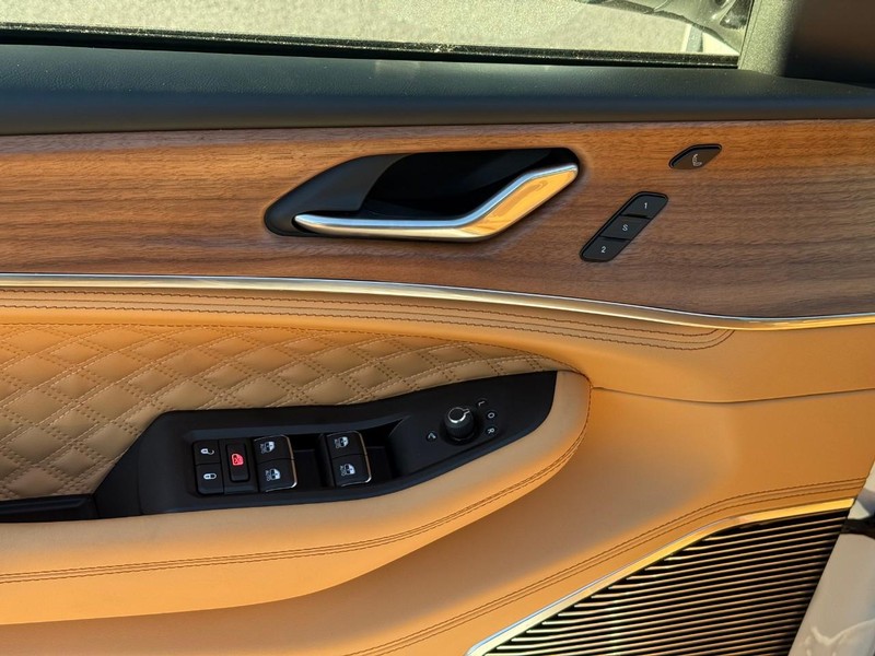 Jeep Grand Cherokee Vehicle Full-screen Gallery Image 11