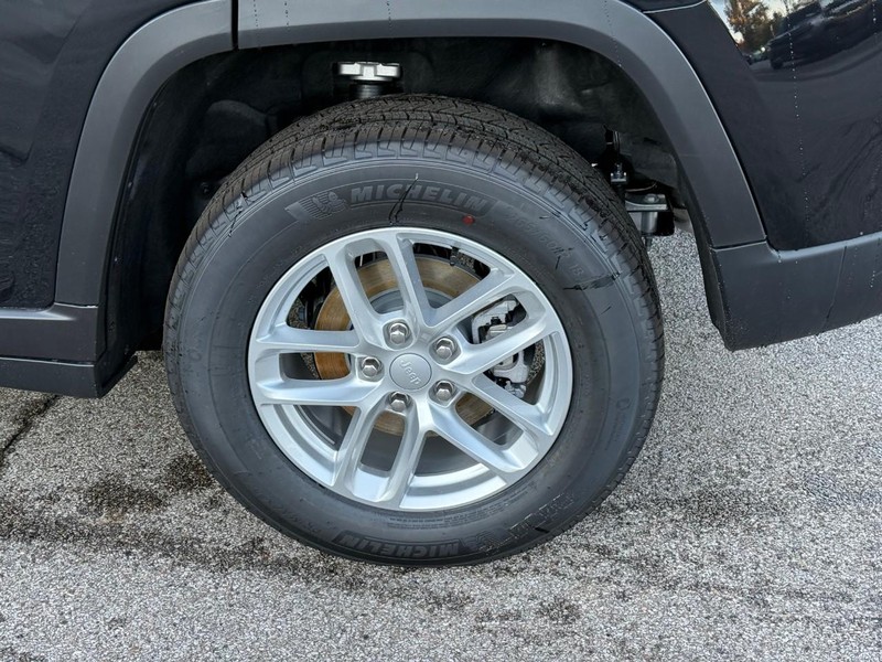 Jeep Grand Cherokee Vehicle Image 05