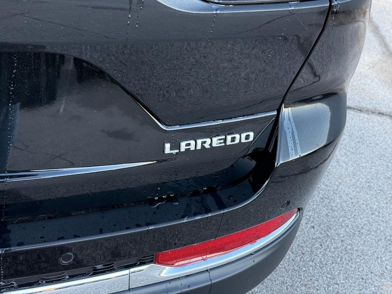 Jeep Grand Cherokee Vehicle Image 07